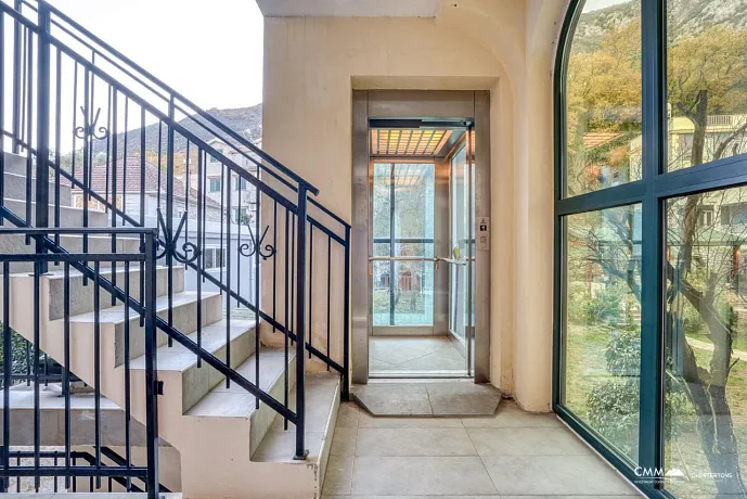 Wunderschöne Steinvilla in Prčanj mit Panoramablick auf die Bucht